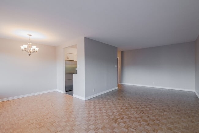 Building Photo - 4555 Av. Bonavista