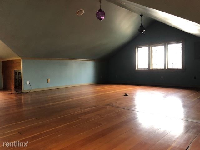 Building Photo - Studio, 1 bath House - 9889 NW Hoge Ave