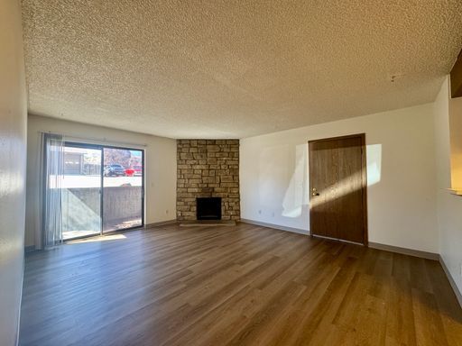 Foto del edificio - Lovely 1 Bedroom, 1 Bathroom Lakewood Condo! Community POOL!!!