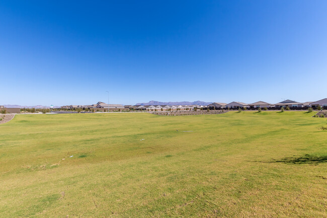 Building Photo - 10014 S Saguaro Dr