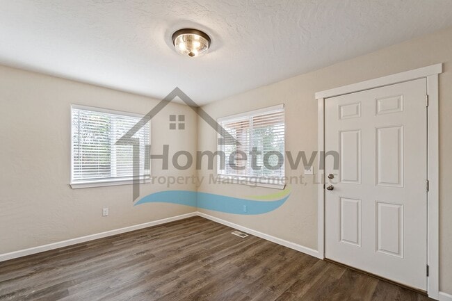 Building Photo - 2 Bedroom 2 Bath Home with Attached Garage...