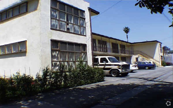 Primary Photo - 8965 Cadillac Ave