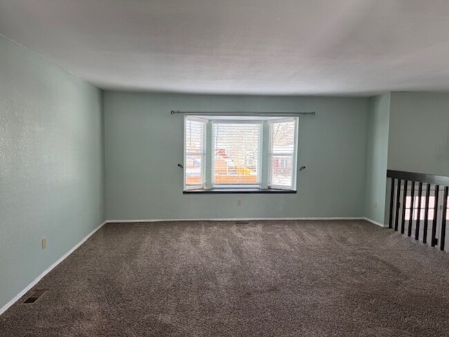 Foto del edificio - 4 Bed/3 Bath with A/C in Cheyenne Meadows