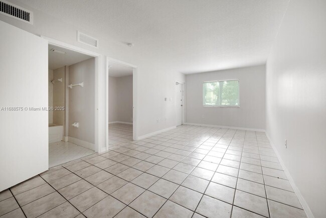 Foto del edificio - 3398 NE 9th Dr
