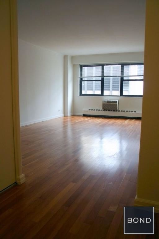 Primary Photo - 330 W 46th St