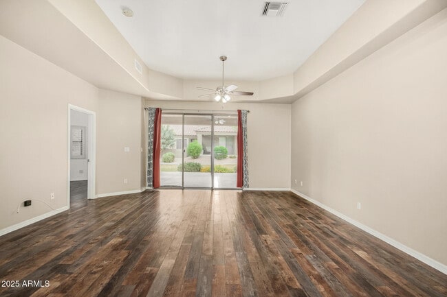 Foto del edificio - 4202 E Broadway Rd