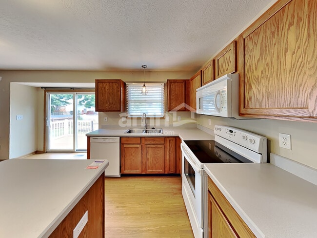 Building Photo - 5766 Wellbrid Dr