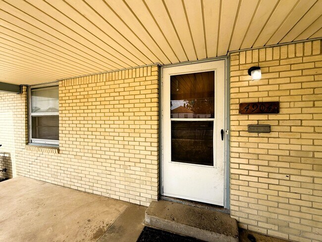 Foto del edificio - 4904 E 9th St N