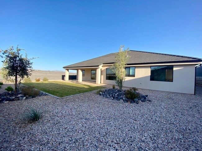 Building Photo - 4 br, 2 bath House - 956 E Fremont Street