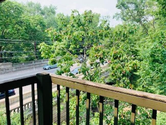 Building Photo - 2024 Summit St