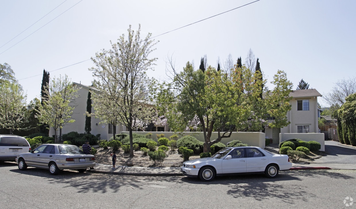 Primary Photo - 1337 Monte Vista Ave