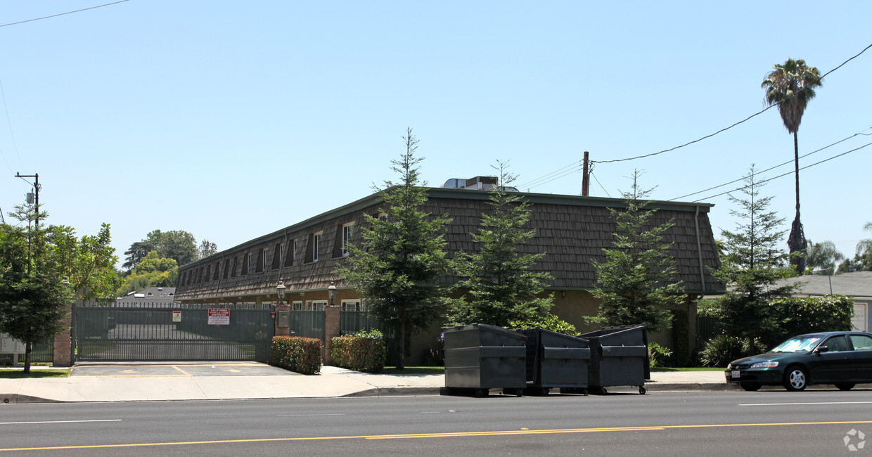 Primary Photo - Monrovia Apartments