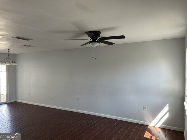 Foto del edificio - 542 Chateau Cir