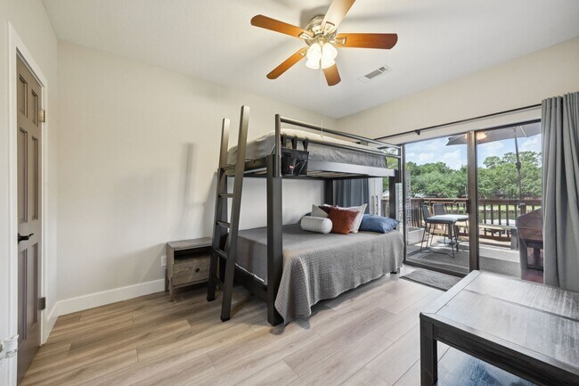 Foto del edificio - 500 River Rd