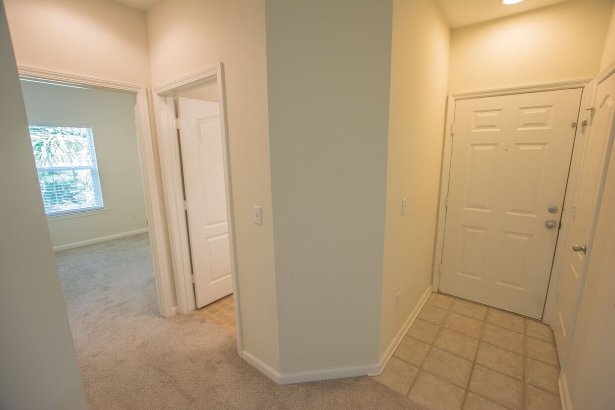 Primary Photo - Lovely 2-bedroom, 2-bath condo available f...
