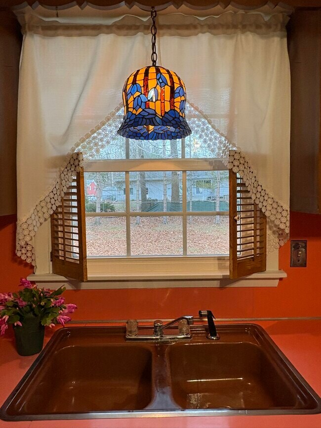 Foto del edificio - 628 Sunny Ln