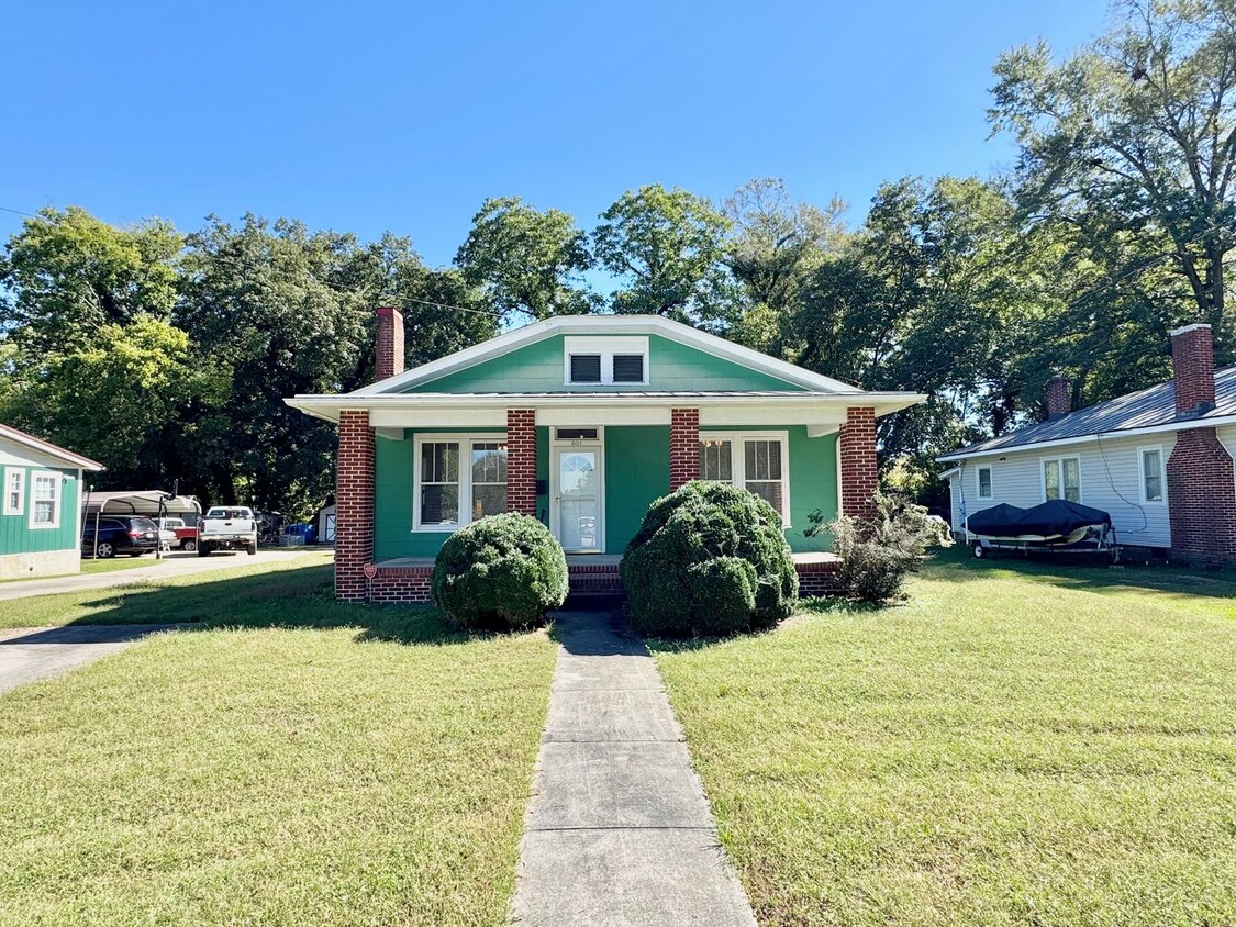 Primary Photo - Come Check Out This Adorable Home!