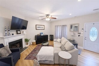 Building Photo - 1401 Wedgewood Ct