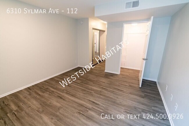 Foto del edificio - 6310 Sylmar Ave