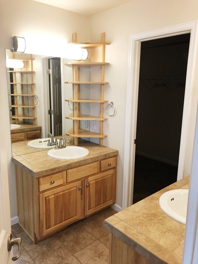 Foto del edificio - Fantastic Downtown Townhome
