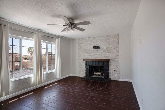 Foto del edificio - 4575 Kenilworth Ct