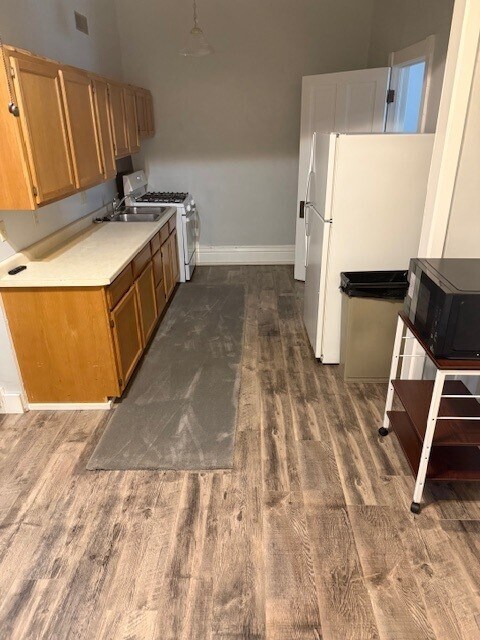 Foto del edificio - 118 E Main St