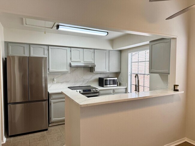 Foto del edificio - 2932 Manhattan Blvd