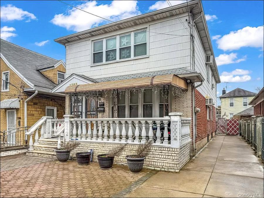 Primary Photo - 1585 E 53rd St