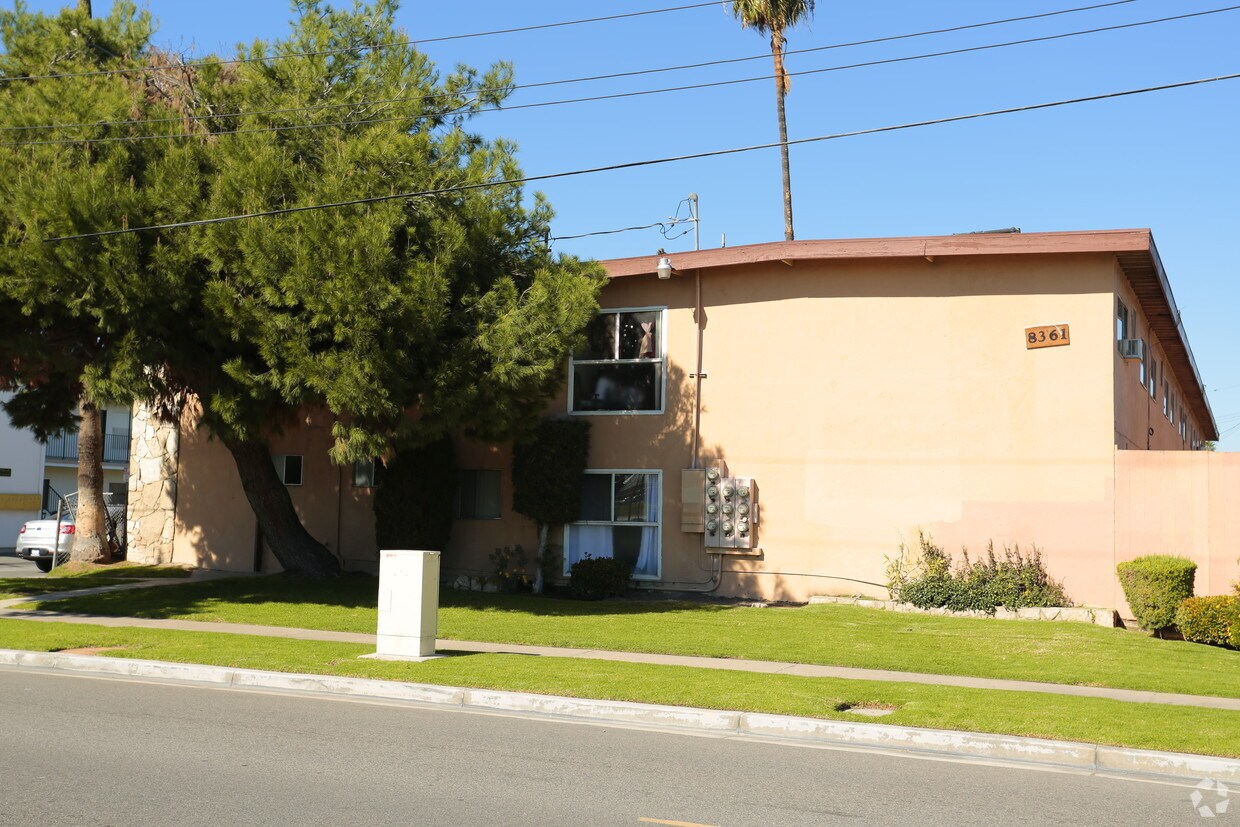 Foto del edificio - 8361 15th St