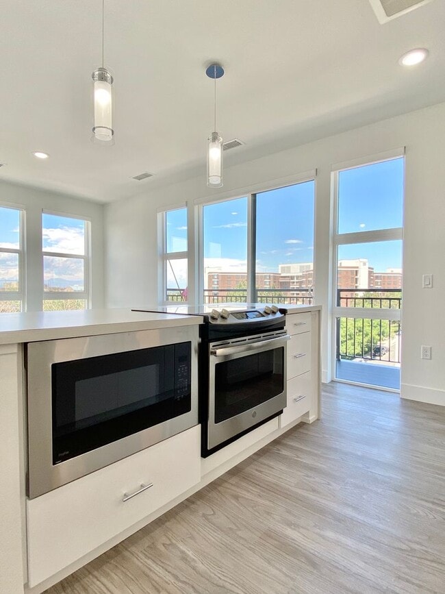 Building Photo - WOW!  Top Corner, 2 bed, 2 bath