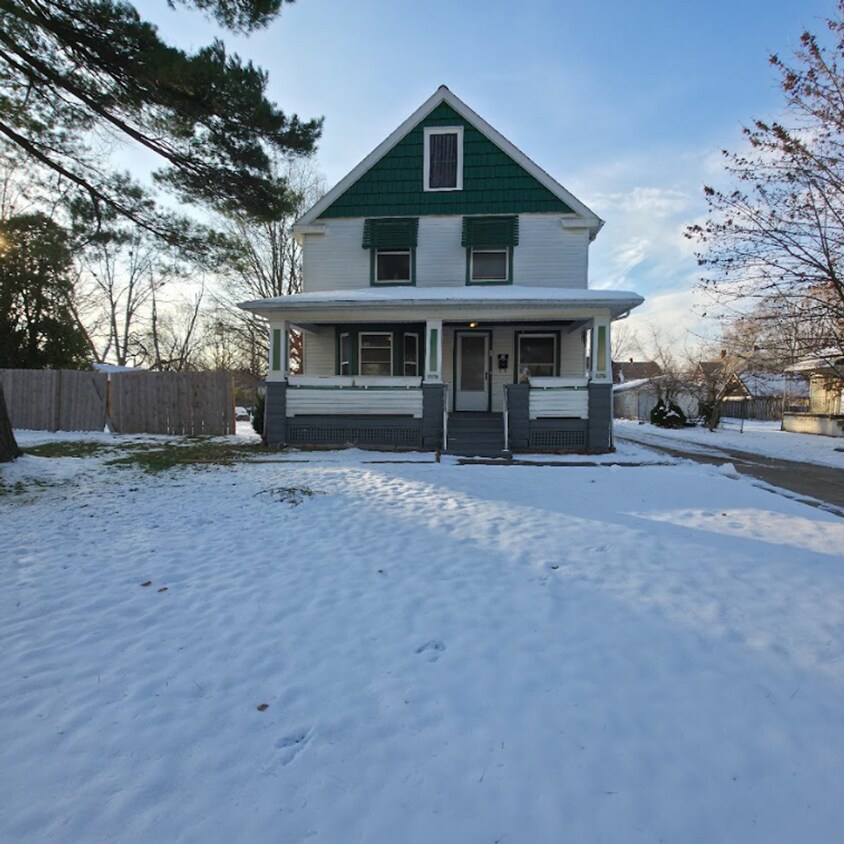 Foto principal - 1378 E 187th St