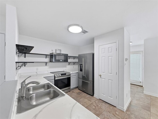 Building Photo - 9215 Rowlands Sayle Rd