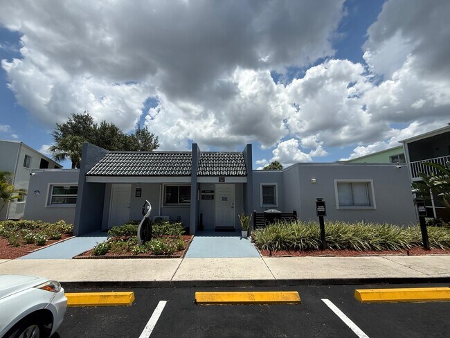 Foto del edificio - Peppertree Apartments