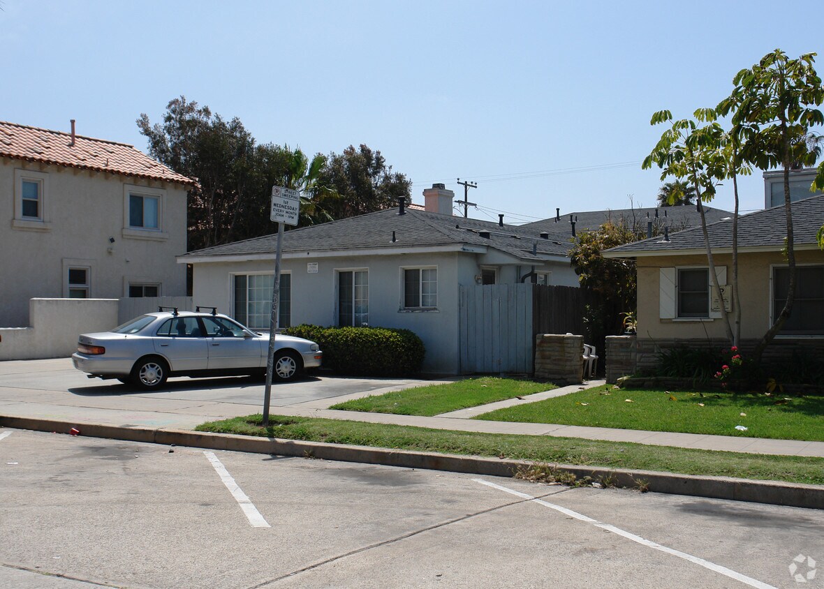 Building Photo - 861-867 Felspar St