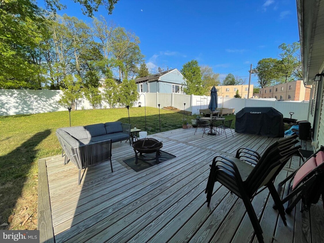 418 Hill Ave, Runnemede, NJ 08078 House for Rent in Runnemede, NJ