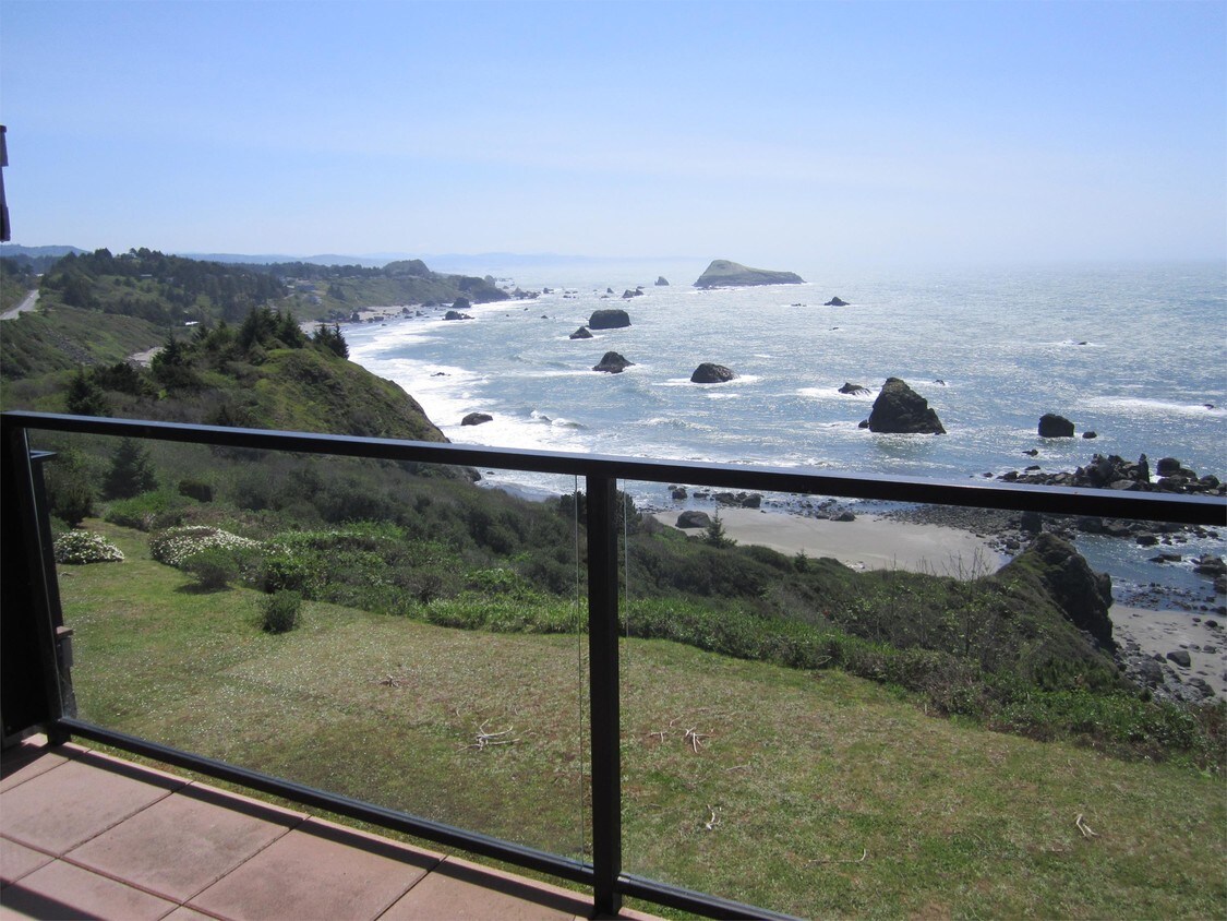 Primary Photo - 17744 Highway 101 N