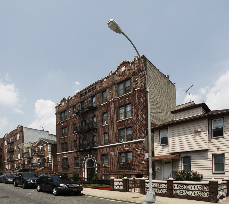 2251 81st - 2251 81st St