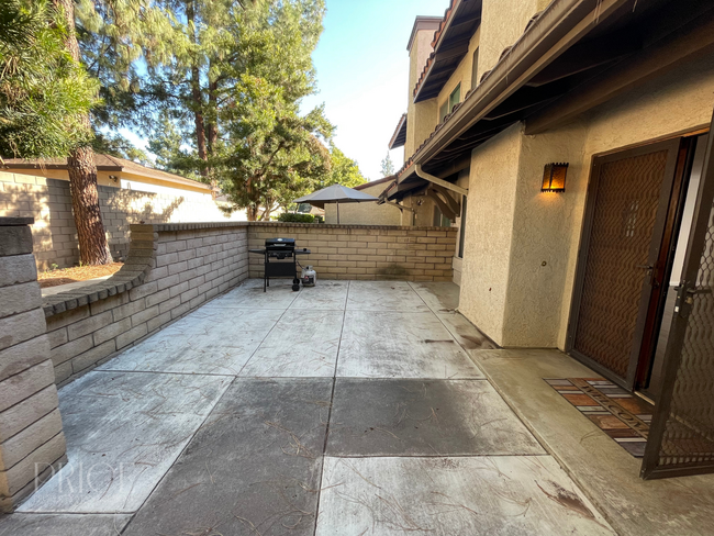 Building Photo - 3 Bedroom Condo in Rancho Cucamonga