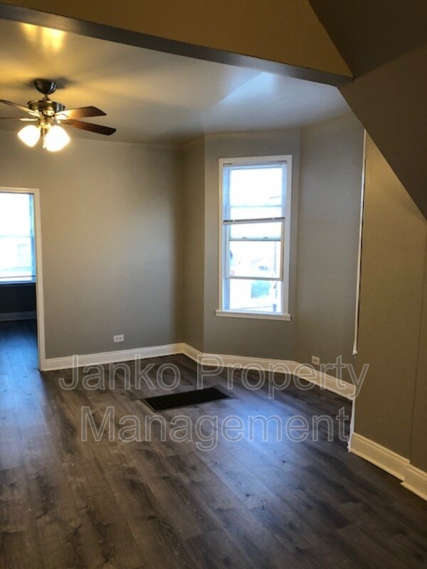 Foto del edificio - 1415 E 75th St