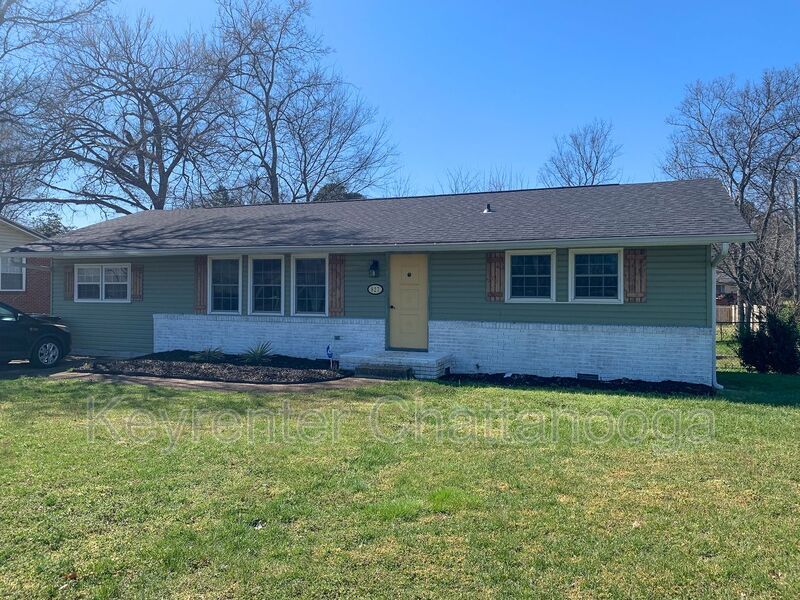 Primary Photo - 827 Woodmore Ln