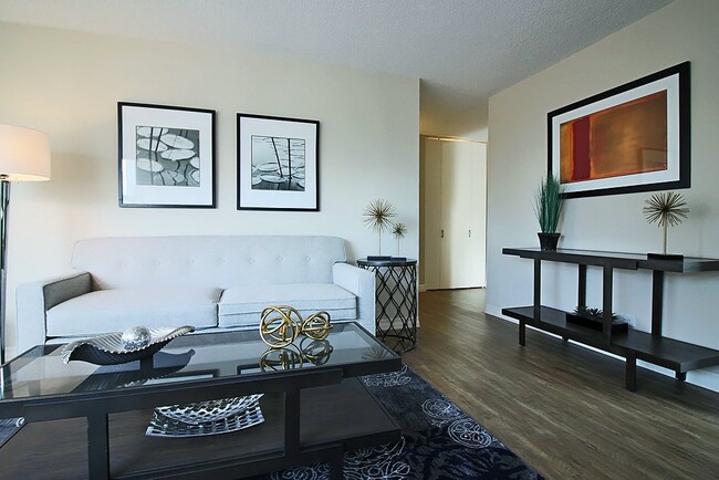 Foto del edificio - 32 E Pearson St