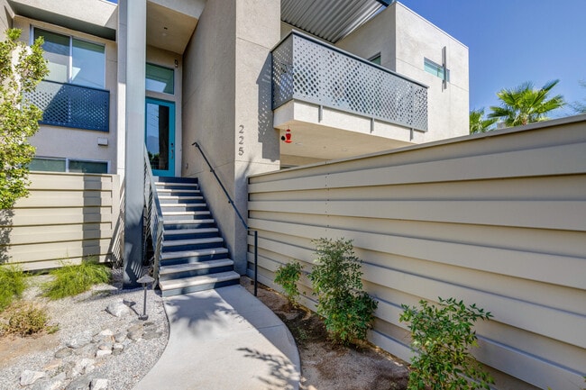 Building Photo - 225 The Riv