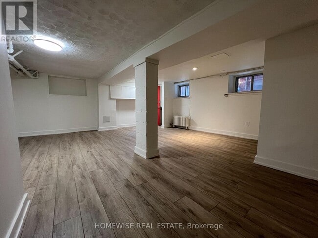 Building Photo - 882-882 College St