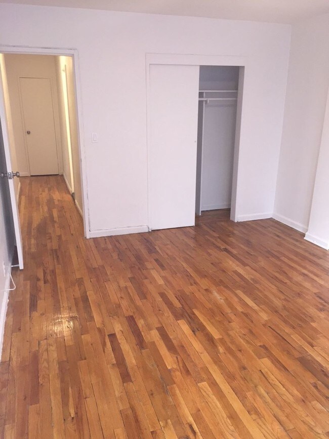 Building Photo - 190 Thompson St