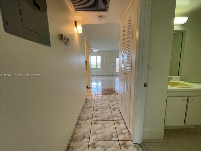 Building Photo - 1401 SW 135th Terrace