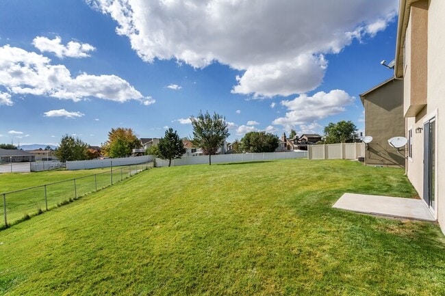 Building Photo - 1781 N Belvedere Way