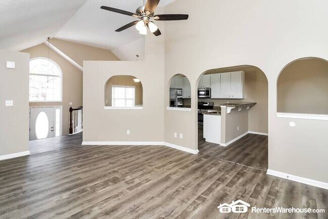 Building Photo - Amazing Two story in Riverdale