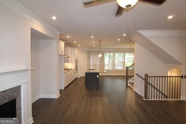 Foto del edificio - 1317 Rosen Rd