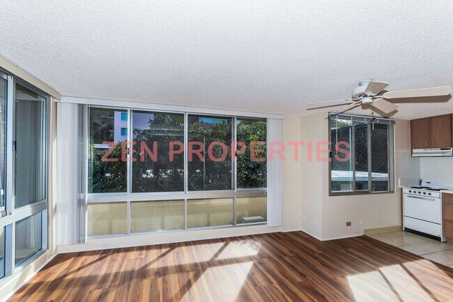 Foto del edificio - 2 bedroom, 1 bath unit with 1 parking stal...