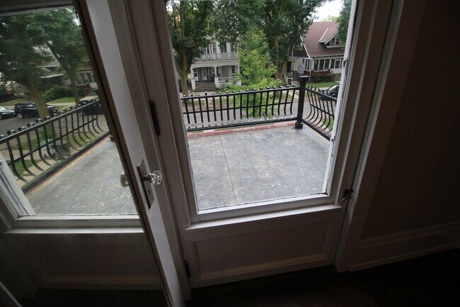 Foto del edificio - 2161 N 48th St